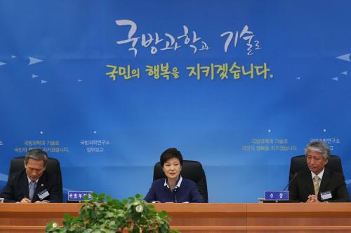박근혜 대통령 국방과학연구소 방문 이미지