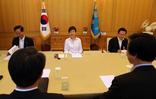 박근혜 대통령 외교안보장관회의 이미지
