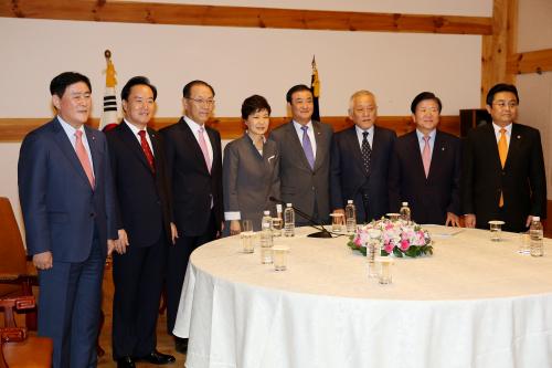 박근혜 대통령 G20·베트남 순방결과 설명 및 3자회담을 위한 국회방문 이미지