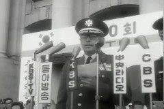 유엔군에게 화환 전달 이미지