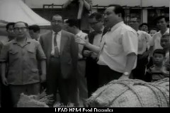 YMCA 구호품 전달 이미지