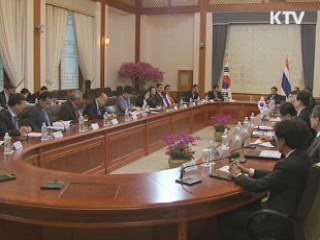 이 대통령 출국···인도네시아·태국 순방 이미지