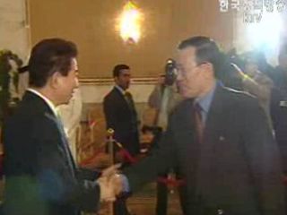 노무현 대통령 북한 대사 만나 `진심 전해 달라` 이미지
