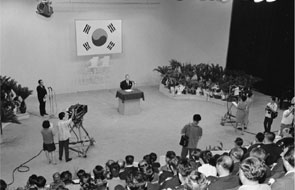 정일권 국무총리 MBC-TV 개국식 참석 이미지