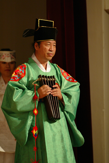 박 연주모습 이미지
