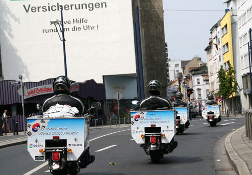 독도라이더들의 독도 홍보 거리 캠페인(독일 라리프치히) 이미지