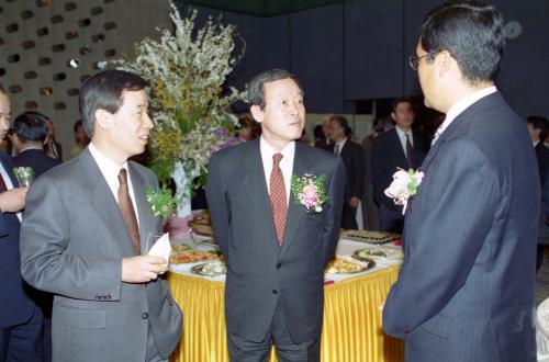 오인환 공보처장관, 남정판 공보처차관 신문의 날 리셉션 참석 이미지