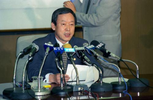 오인환 공보처장관 제2차 종합유선방송 허가선정 발표 이미지
