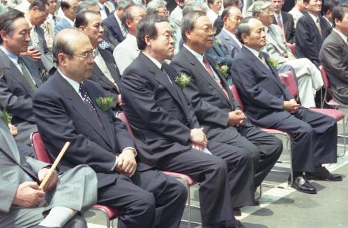오인환 공보처장관 동아일보 안산공장 준공식 참석 이미지