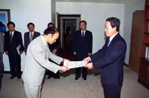 오인환 공보처장관 임명장 수여식 이미지