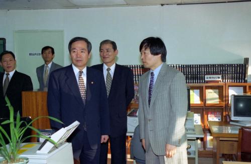 남정판 공보처차관 정부간행물 제작소 이전 개소 시찰 이미지