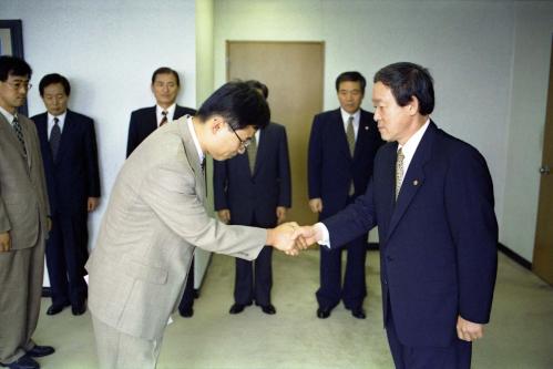 오인환 공보처장관 임명장 수여식 이미지