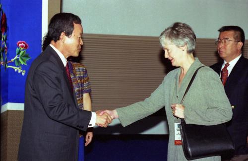 오인환 공보처장관 '97 아시아태평양방송연맹(ABU) 서울총회 참석자 오찬 이미지