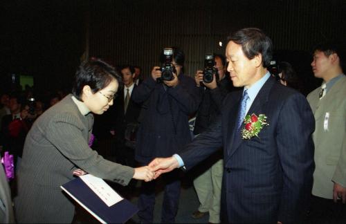 오인환 공보처장관 제32회 잡지의 날 기념식 참석 이미지