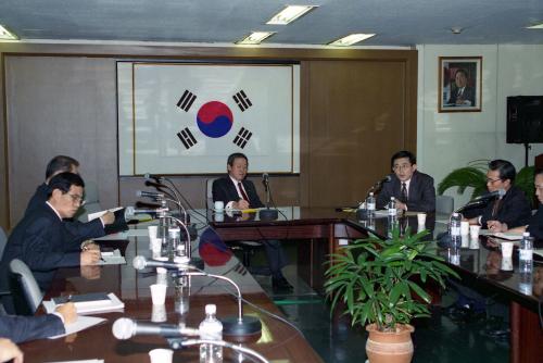 오인환 공보처장관, 남정판 공보처차관 경제전문가 특강 이미지