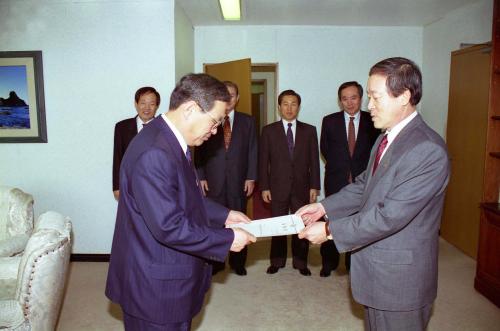 오인환 공보처장관 임명장 수여식 이미지