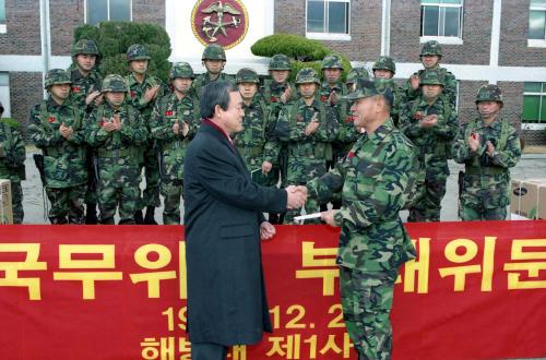 오인환 공보처장관 해병대 장병 위문 이미지