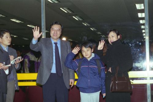 김동수 망명북한외교관 가족 김포공항 도착 이미지