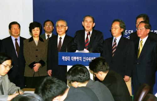 대통령직 인수위원회 정치개혁추진분과위원회 기자회견 이미지
