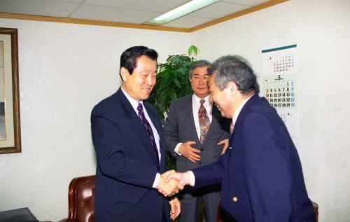박세직 월드컵조직위원장 한ㆍ일 홍보소위원회 위원장 접견 이미지