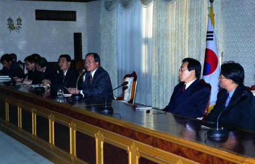 오효진 국무총리 공보실장 직원 친절교육 이미지