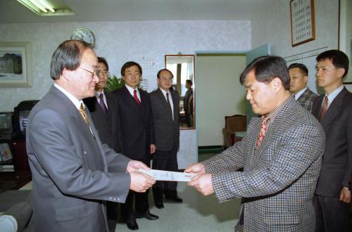 오효진 국무총리 공보실장 김재우 외 4명 임명장 수여식 이미지