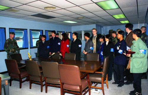 주한 외국인 에세이 콘테스트 수상자, 판문점 시찰 이미지