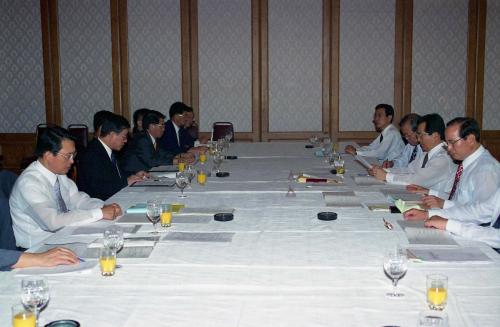 오홍근 국정홍보처장 '2000 예산당정협의 회의 이미지