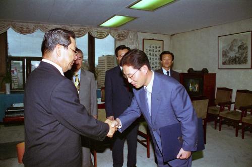 김용채 국무총리 비서실장 정두언 공보비서관 임명장 수여식 이미지