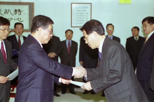 오홍근 국정홍보처장 임명장 수여식(장세창 국장 외 4명) 이미지