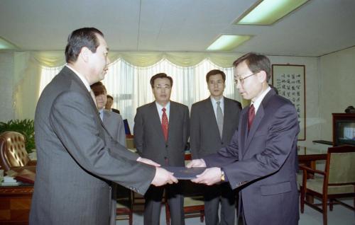 조영장 국무총리 비서실장 최을림 공보비서관 임명장 수여 이미지