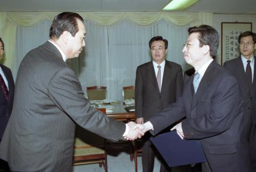 조영장 국무총리, 비서실장 한동훈 과장 임명장 수여 이미지