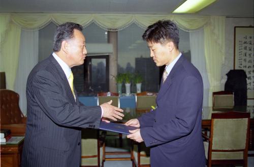 이택석 국무총리 비서실장 정영주, 이상복 서기관 임명장 수여식 이미지
