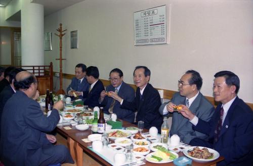 남북장관급회담 남북 대표들 오찬 이미지