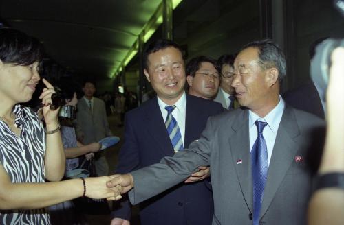 남북이산가족 북측 단장 적십자사 방문 이미지