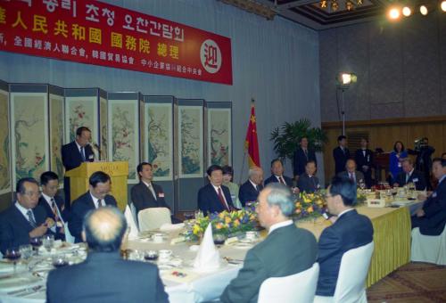 중국 주룽지 총리 경제4단체장과 오찬 이미지
