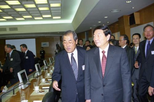 중국 주룽지 총리 삼성반도체 방문 이미지