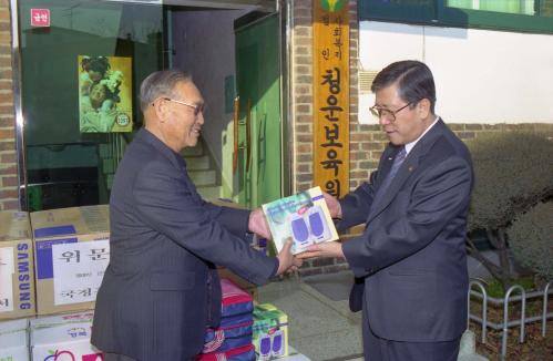오홍근 국정홍보처장 보육원 방문 이미지