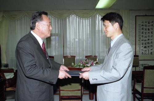 이택석 국무총리 비서실장 최재원 행정사무관 임명장 수여식 이미지