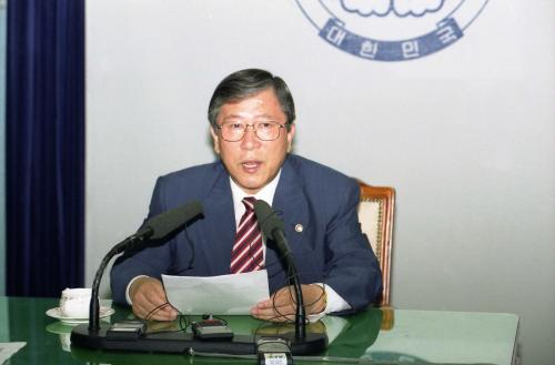오홍근 국정홍보처장 언론 세무조사 기자회견 이미지