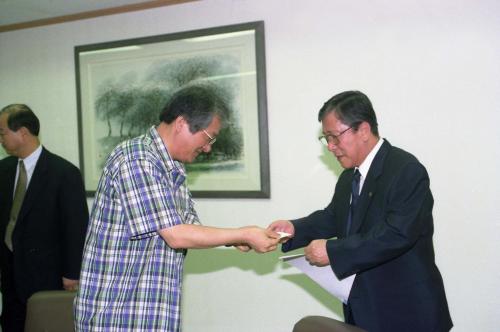 오홍근 국정홍보처장 로이타통신과의 인터뷰 이미지
