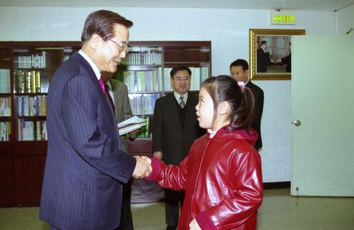 박준영 국정홍보처장 광고소재 어린이 시상식 이미지