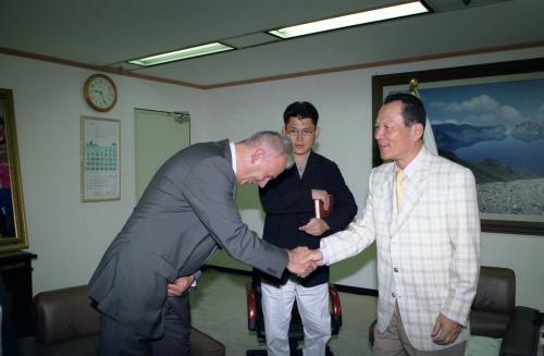신중식 국정홍보처장 송창달 태권도연맹회장 일행 접견 이미지