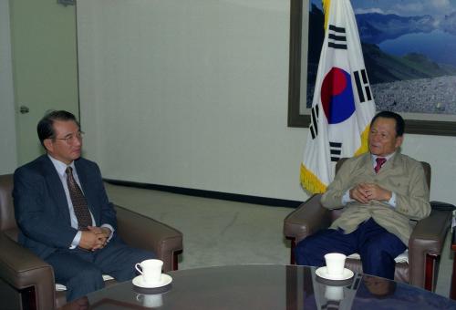 신중식 국정홍보처장 장기호 주캐나다대사 접견 이미지
