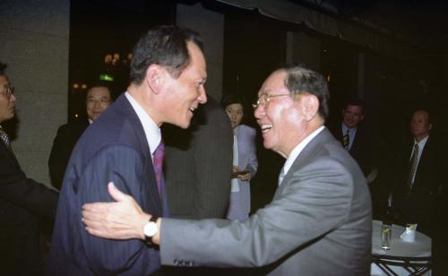 신중식 국정홍보처장 CNN 회장 접견 이미지