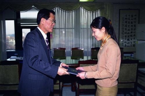 정강정 국무총리 비서실장 김민조 여직원 임명장 수여식 이미지