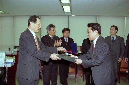 신중식 국정홍보처장 훈장 수여식 이미지