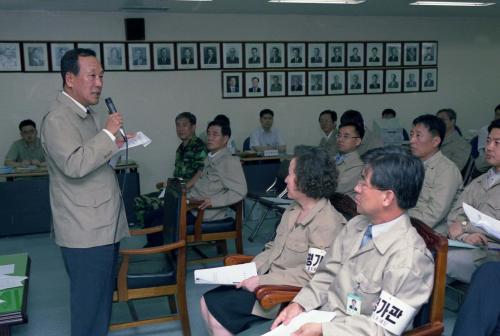 조영동 국정홍보처장 2003 을지연습 중앙통제핵심과제 토의 이미지