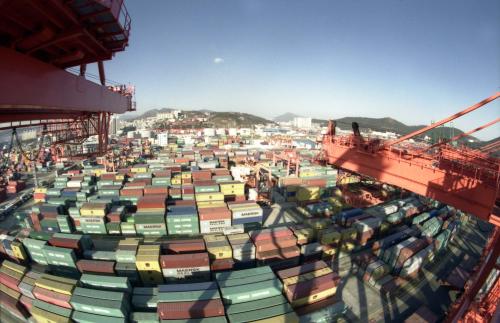 부산항 컨테이너 1000만(TEU) 통과 이미지