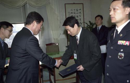 김대곤 국무총리 비서실장 2003년 업무유공자 포상 이미지